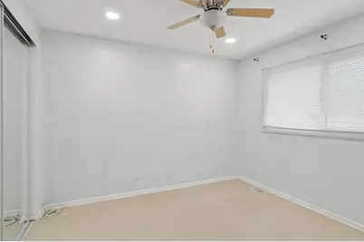 3062 Kingston Court, Streamwood, IL 60107 - Photo 9