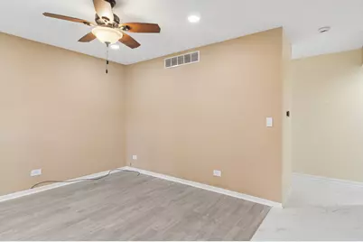 3062 Kingston Court, Streamwood, IL 60107 - Photo 3