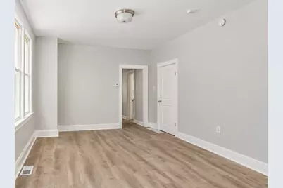 8510 S Burnham Avenue, Chicago, IL 60617 - Photo 3