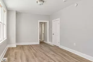 8510 S Burnham Ave, Chicago, IL 60617 - Photo 3