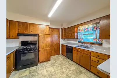 420 W Pierce Avenue, Charleston, IL 61920 - Photo 11