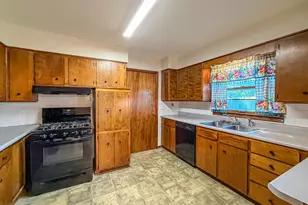 420 W Pierce Ave, Charleston, IL 61920 - Photo 11