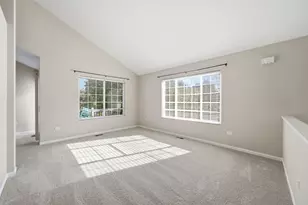 440 Churchill Dr, Elgin, IL 60124 - Photo 3