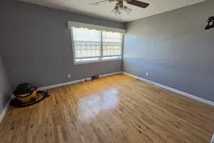 1725 Locust St, Sterling, IL 61081 - Photo 5