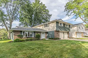 864 Pinehurst Ln, Schaumburg, IL 60193 - Photo 1