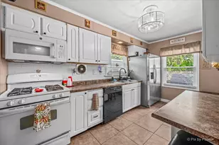 249 W Butterfield Rd, Elmhurst, IL 60126 - Photo 7