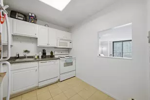 10 E Ontario St, Chicago, IL 60611 - Photo 9