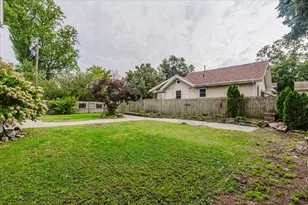 302 W Wood St, Bloomington, IL 61701 - Photo 43