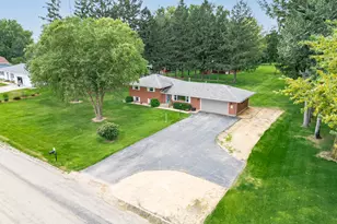 2292 N Leaf River Rd, Mount Morris, IL 61054 - Photo 3