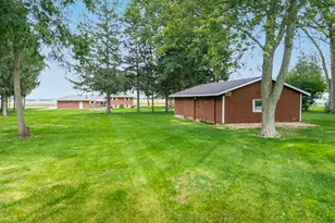 2292 N Leaf River Rd, Mount Morris, IL 61054 - Photo 39