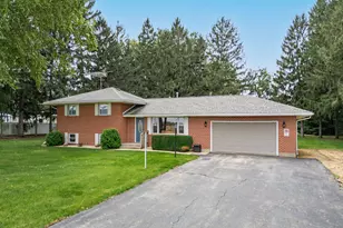 2292 N Leaf River Rd, Mount Morris, IL 61054 - Photo 1