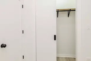 1052 N Central Park Ave, Chicago, IL 60651 - Photo 15