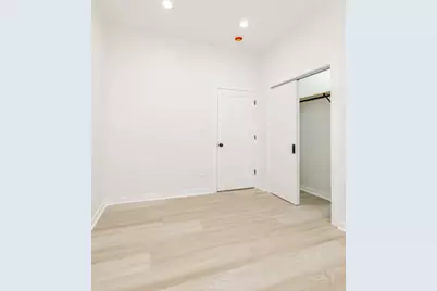 1052 N Central Park Avenue, Chicago, IL 60651 - Photo 17