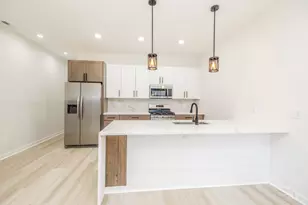 1052 N Central Park Ave, Chicago, IL 60651 - Photo 3