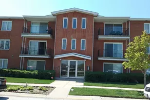 10840 S Kilpatrick Ave, Oak Lawn, IL 60453 - Photo 1