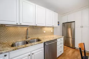 1660 N Lasalle Dr, Chicago, IL 60614 - Photo 11