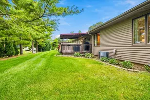 113 Manor Cir, Bloomington, IL 61704 - Photo 5