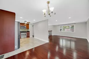 515 Falmouth Ln, Schaumburg, IL 60193 - Photo 7