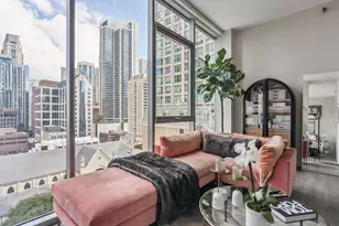 8 E Huron St, Chicago, IL 60611 - Photo 7