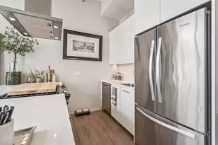 8 E Huron St, Chicago, IL 60611 - Photo 3