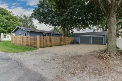 205 S Miller, Clifton, IL 61727 - Photo 3