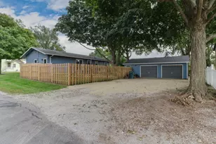 205 S Miller, Clifton, IL 61727 - Photo 3