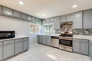5810 Easton Ct, Hanover Park, IL 60133 - Photo 7