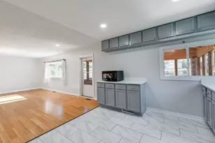5810 Easton Ct, Hanover Park, IL 60133 - Photo 9