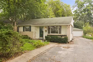 139 N Hager Ave, Barrington, IL 60010 - Photo 1