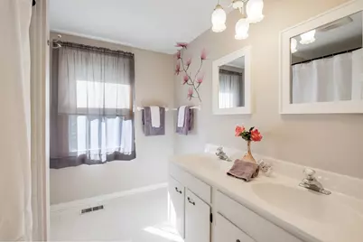 1717 Victoria Road, Mundelein, IL 60060 - Photo 15