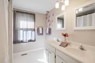 1717 Victoria Rd, Mundelein, IL 60060 - Photo 15