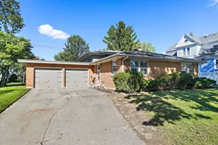 340 Illinois St, Dundee, IL 60118 - Photo 1