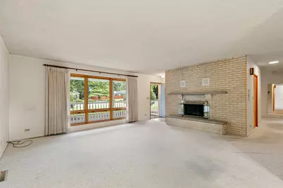 320 N Alfred Avenue, Elgin, IL 60123 - Photo 5