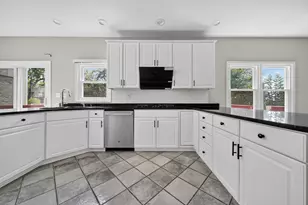 17 Chapel Hill Ct, Westmont, IL 60559 - Photo 11