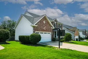 17 Chapel Hill Ct, Westmont, IL 60559 - Photo 3
