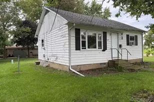 314 W 2nd St, Gilman, IL 60938 - Photo 3