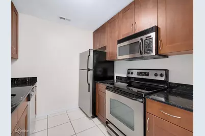 6177 Knoll Wood Road #302, Willowbrook, IL 60527 - Photo 5