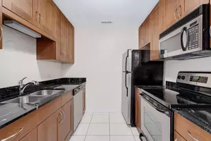 6177 Knoll Wood Rd, Willowbrook, IL 60527 - Photo 3