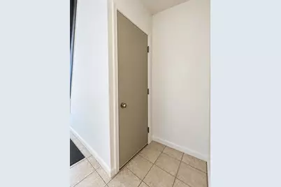2117 W Belmont Avenue, Chicago, IL 60618 - Photo 17