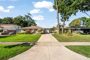 1960 Milton Ave, Northbrook, IL 60062 - Photo 1