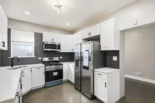 8020 S Muskegon Ave, Chicago, IL 60617 - Photo 9