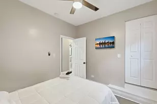 8020 S Muskegon Ave, Chicago, IL 60617 - Photo 13