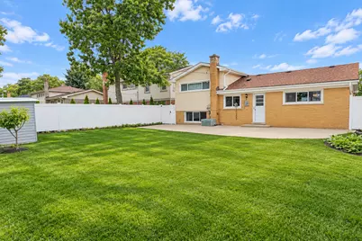 7847 Maple Street, Morton Grove, IL 60053 - Photo 13