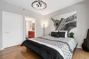 123 S Green St, Chicago, IL 60607 - Photo 17