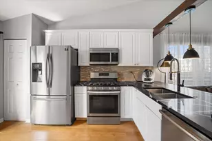 770 S Providence Ln, Round Lake, IL 60073 - Photo 9