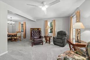 2634 Boxwood Dr, Elgin, IL 60124 - Photo 3