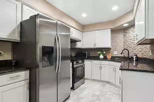 1432 Newport Ln, Mundelein, IL 60060 - Photo 5