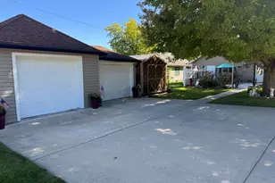 404 E 2nd St, Oglesby, IL 61348 - Photo 17