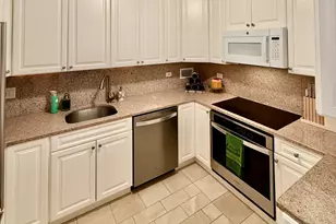 100 E Bellevue St, Chicago, IL 60611 - Photo 15