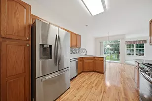 21240 Windsor Lake Ln, Crest Hill, IL 60403 - Photo 7